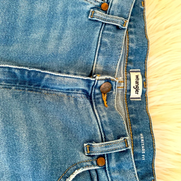 Women’s Wrangler Jeans - Picture 2 of 5